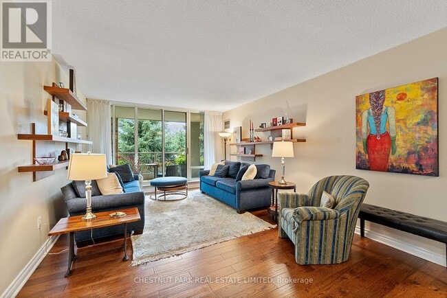 Photo - 215 The Donway W Unité 311