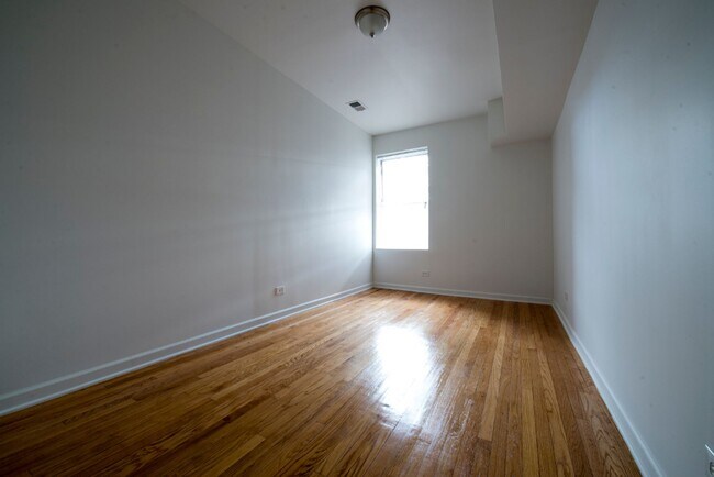 Photo - 7240 S Yates Blvd Chicago, IL 60649