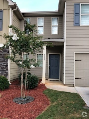 Building Photo - Lovely Townhome Near Cobb Pkwy and Histori...