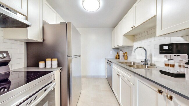 Photo - Bradley Court I/II