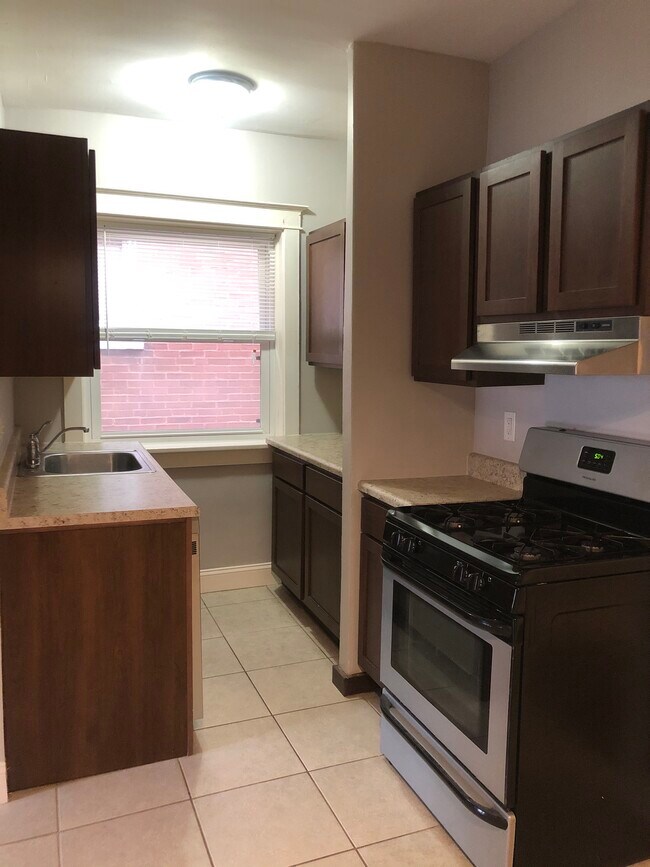 Kitchen - 3637 Shenandoah Ave Unidad 2E