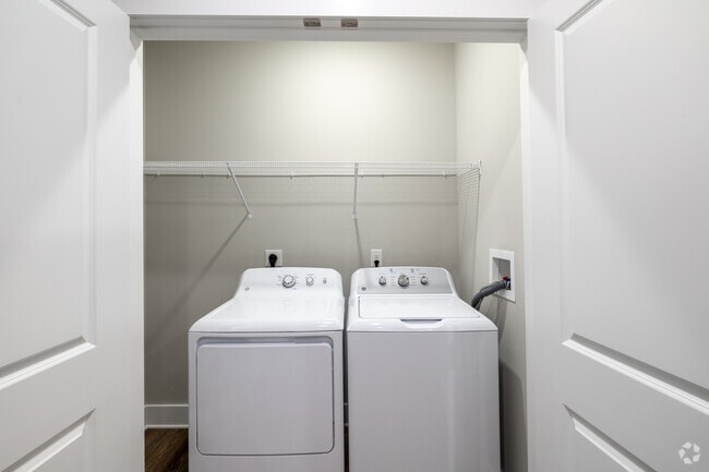 1 BR, 1 BA - 679 SF - Laundry