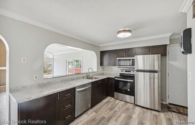 Photo - 40960 W 10 Mile Rd