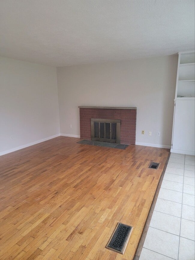 Building Photo - 10617 Westwood Dr SW Unit 10617 Westwood Dr SW #1