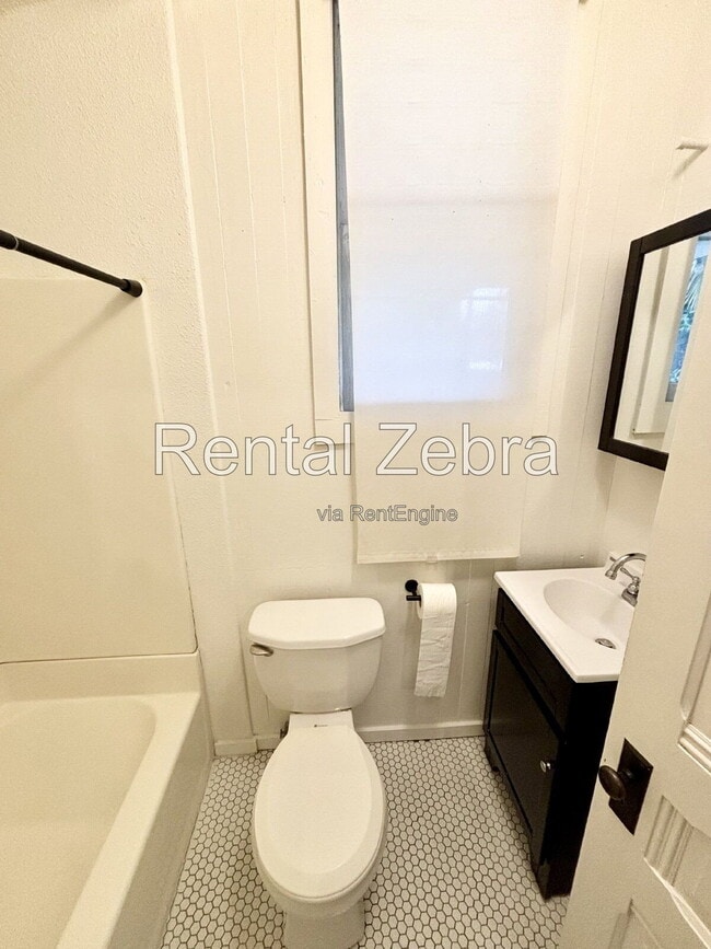 Photo - 362 W 22nd St