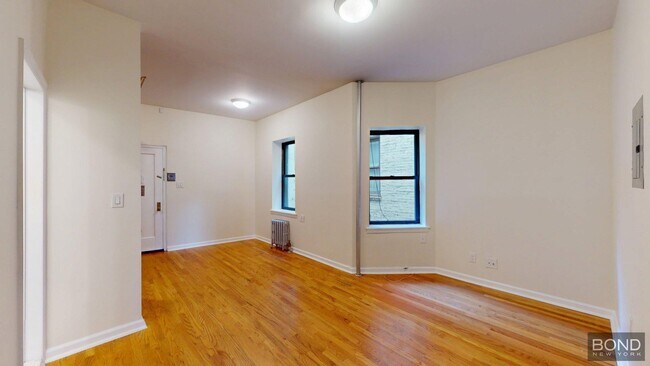 Building Photo - 212 Grand St Unit 2B Rental