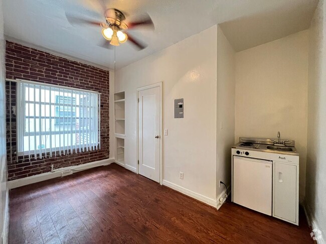 Building Photo - 2743 San Marino Street - 105A, Los Angeles... Unit 201B Rental