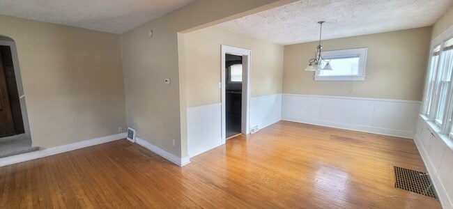 Photo - 2021 Kenwood Ave