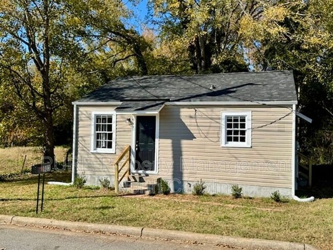 Photo - 903 Holt St