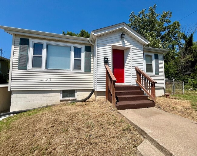 Building Photo - Three bedroom on golf course Rental