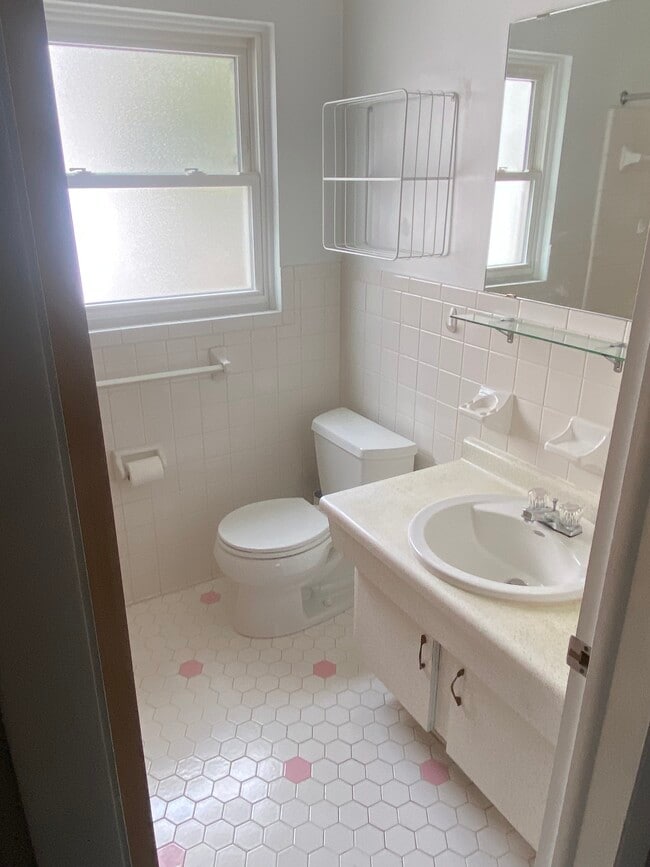 Photo - 3712 Douglas Rd Unit Upper