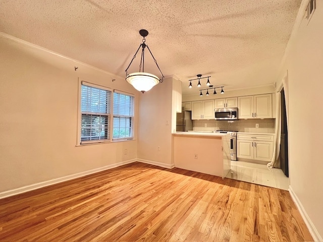 Photo - 26 Arpege Way NW