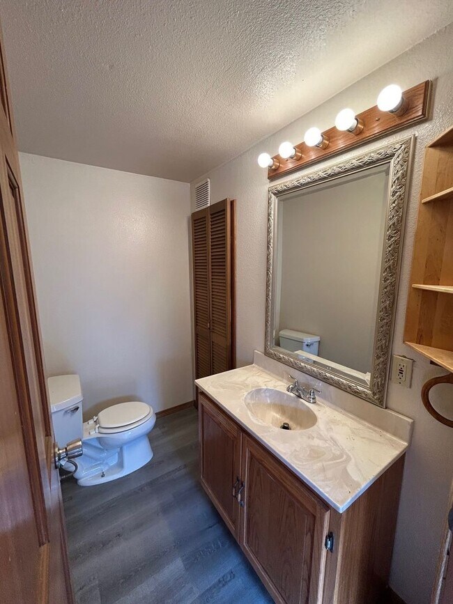 Photo - 913 Peters Pl SE Unit 3