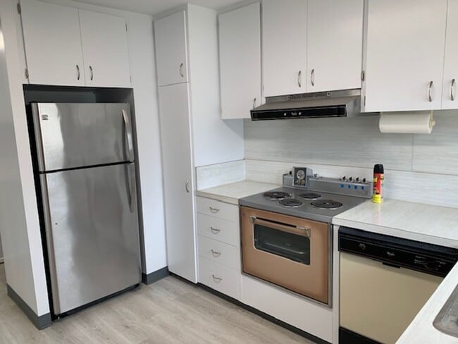 Photo - Hi-Sierra Apts - 2 bedrooms, 2 bath unit w/ 1 assigned parking stall - Avail now