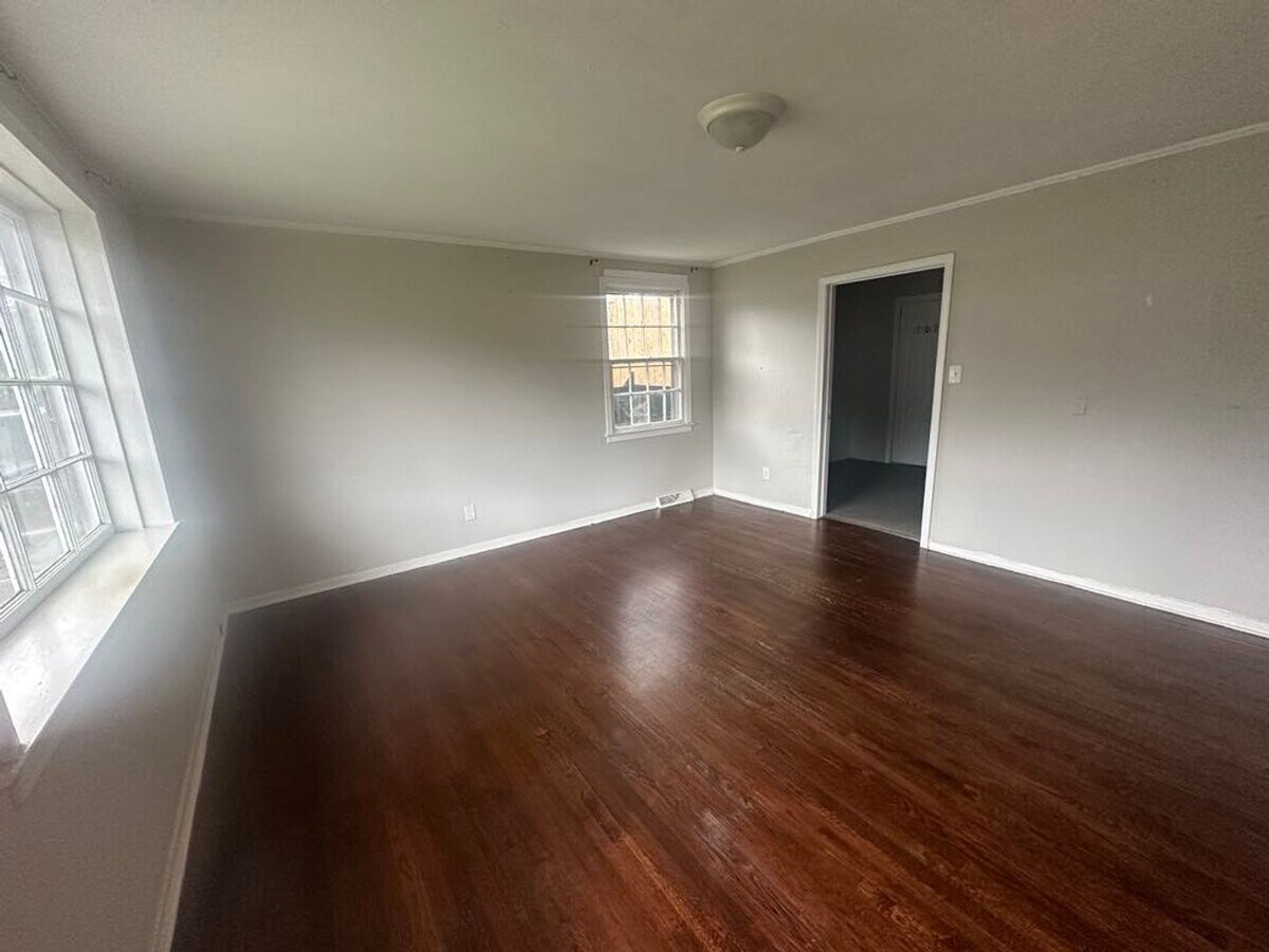 Photo - 1435 Abbott St NW