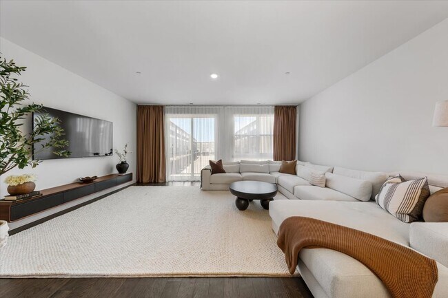 Photo - 2217 Venture Dr