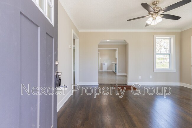 Photo - 1055 University St