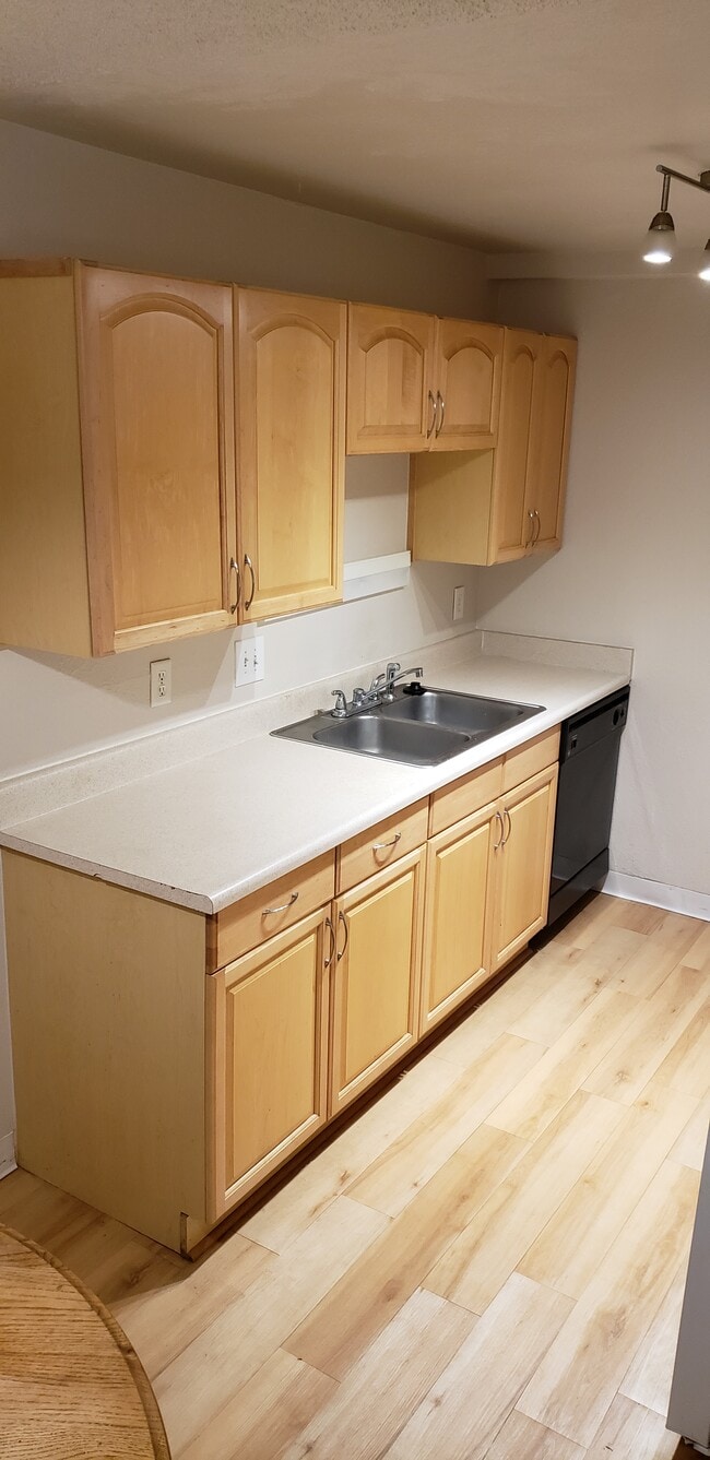 Cocina - 451 Golden Cir Unidad 112 - Bedroom 1