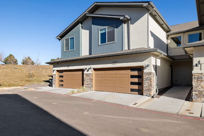 Modern 3BR/3BA Townhome in Eastside Landin... - Modern 3BR/3BA Townhome in Eastside Landin...