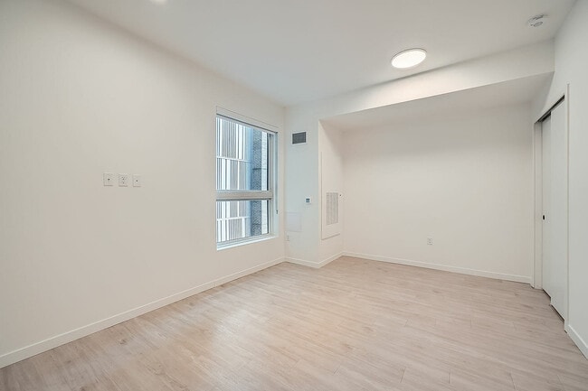 2059 19th St - Web Quality - 003 - 12 Studio 3 730