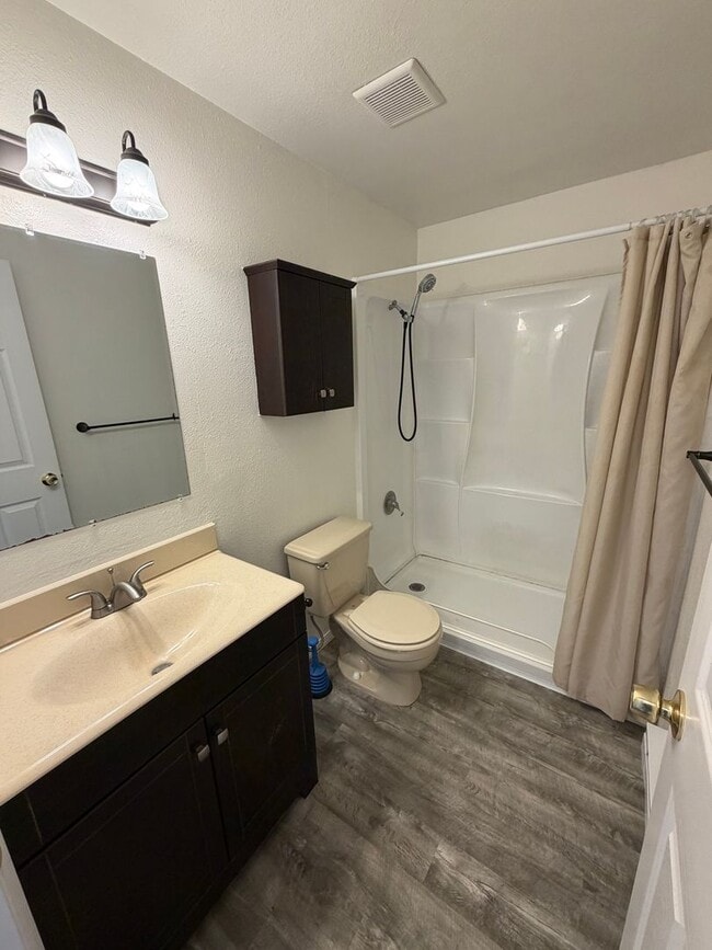 Photo - 2 Bed 1 Bath Duplex with Off Street Parking