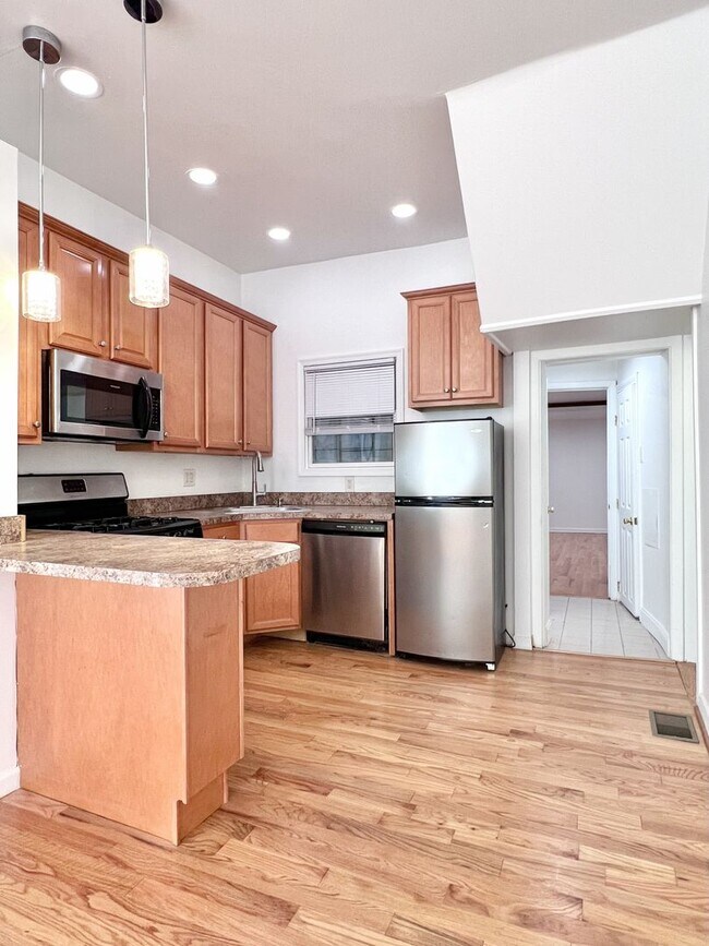 Photo - Beautiful 1 BR w/ in unit WASHER / DRYER a... Unidad #1F