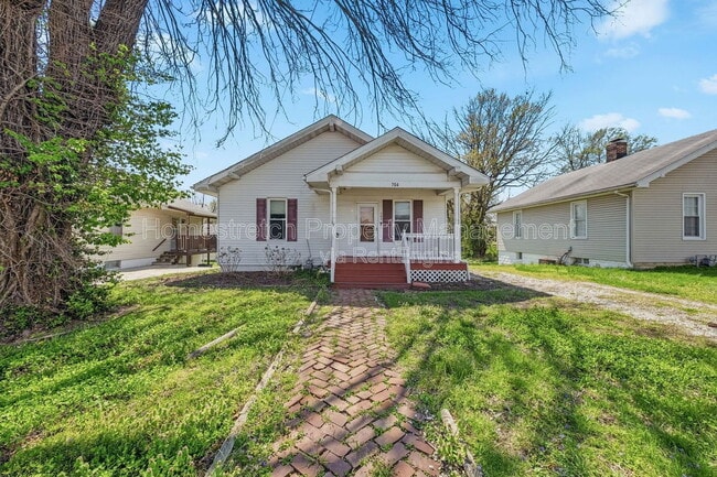 Photo - 704 W Johnson St