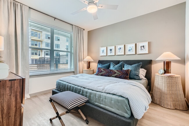 Photo - Standard on the River Apartments