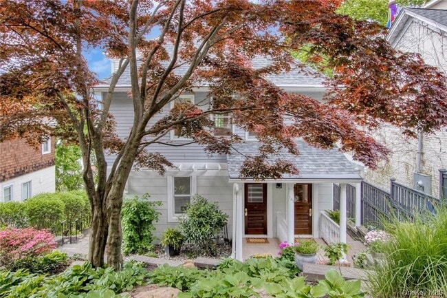 Building Photo - 142 Hudson Terrace Unit 1