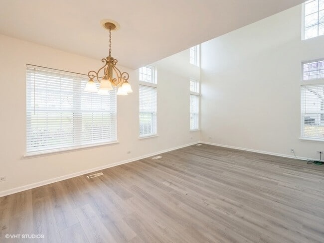 Photo - 140 Crescent Ln