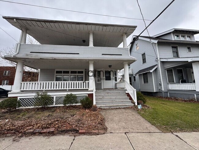 Building Photo - 12611 Franklin Blvd Unit #2