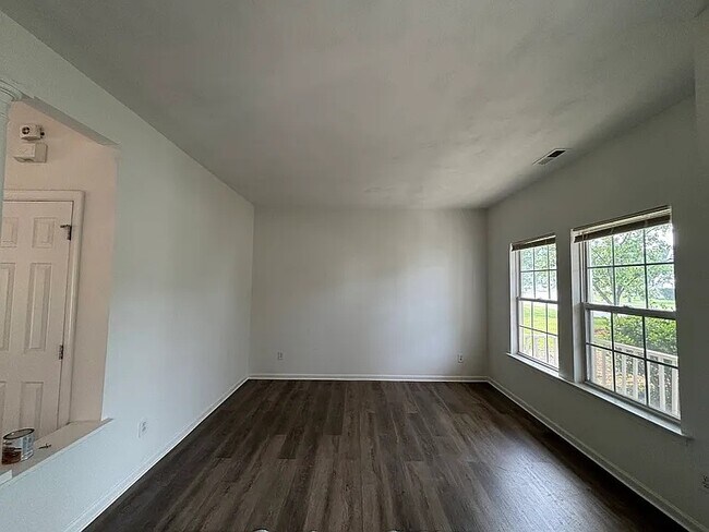2437 Annie Cir