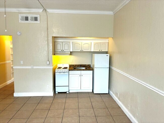 Photo - 311 W Ashley St