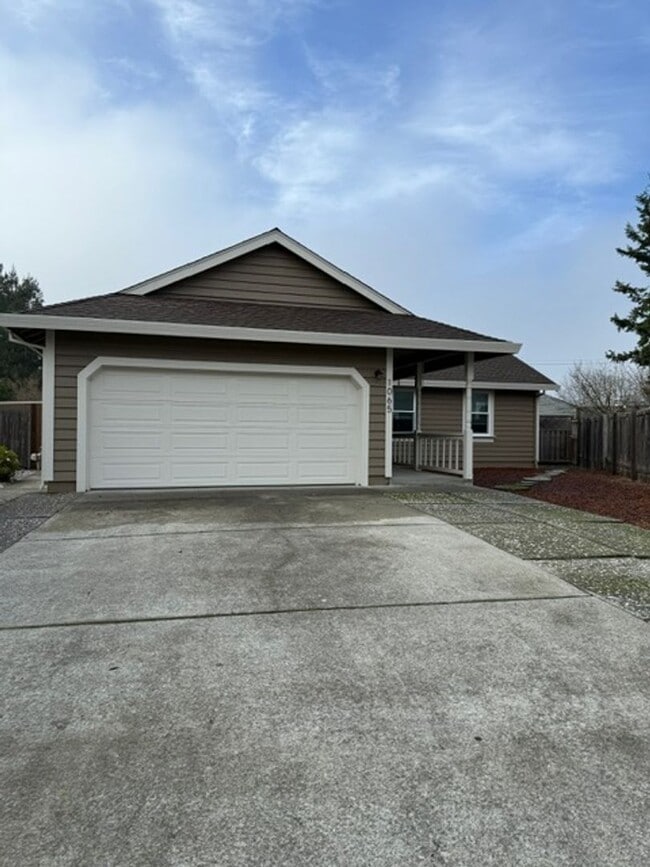 Photo - 3 Bedroom/2 Bathroom Home Available in Rincon Valley!