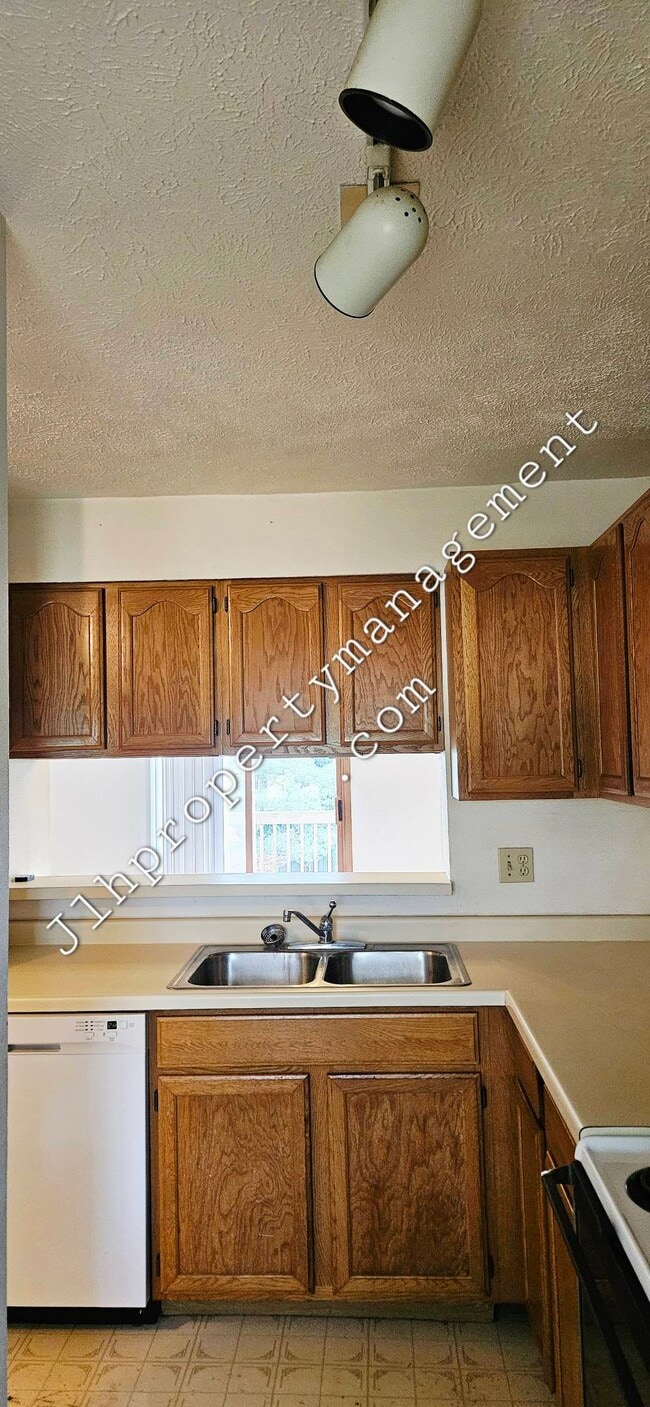 Photo - 3119 W Loras Dr
