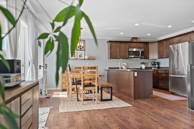 Photo - 46298 Third Av