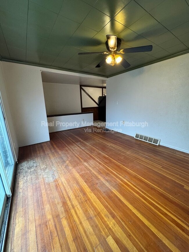 Photo - 2837 Capitol St