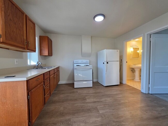 Photo - 414-416 S Andrews St