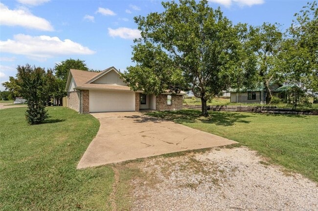 Photo - Charming 3-bedroom 2 bath Home Located in Cleburne.