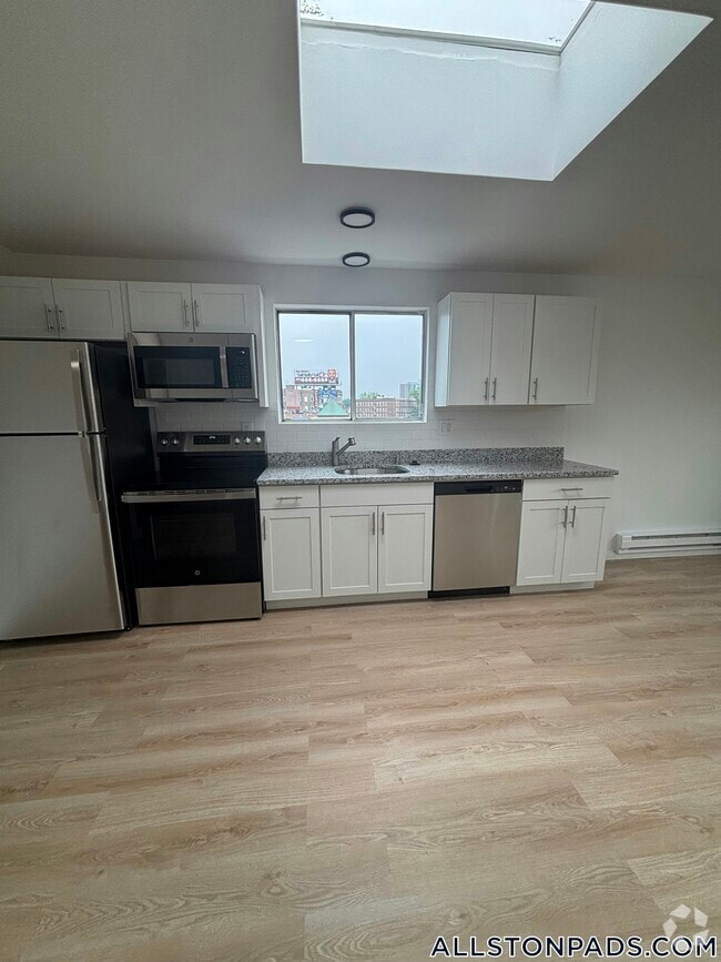 Building Photo - 1247 Commonwealth Ave Rental