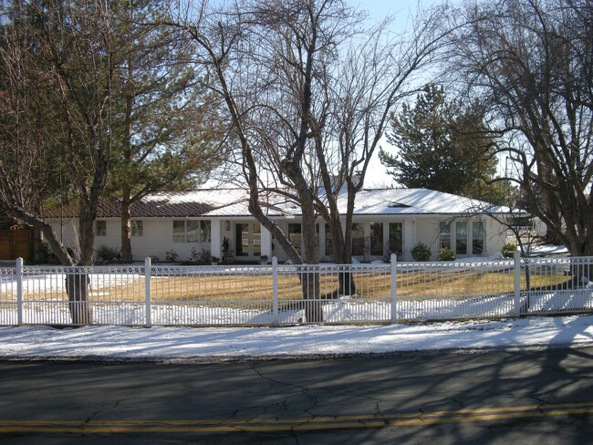 Large Ranch Style Home South of Reno on 1.... - Large Ranch Style Home South of Reno on 1....