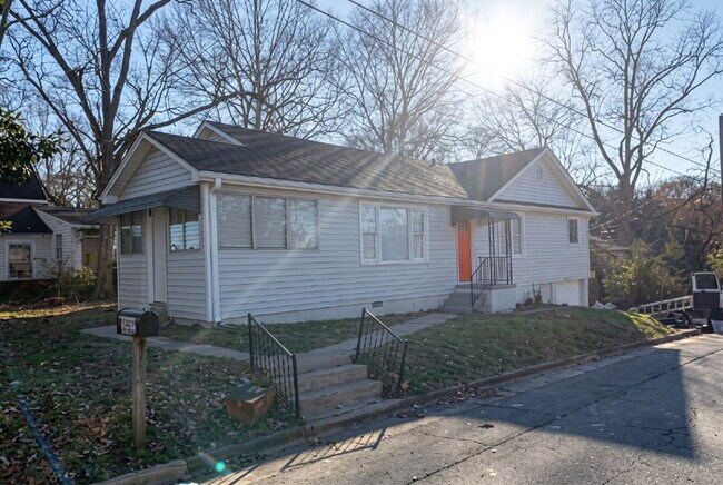 Photo - 352 Adams St