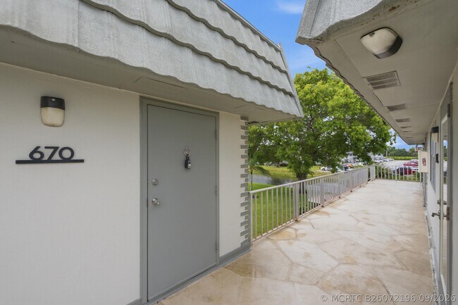 Photo - 670 Monaco Ct