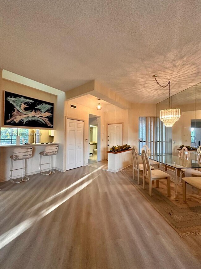 Photo - 7472 La Paz Blvd Unidad 301