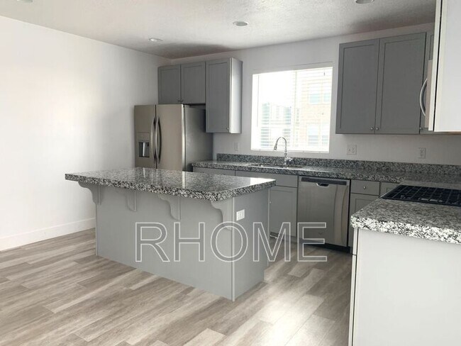 Photo - 1824 W Torlundy Dr