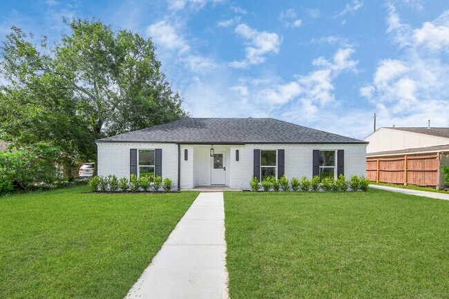 Photo - 6249 Locke Ln