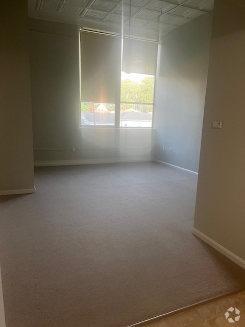 Building Photo - 316 W Walnut St Rental