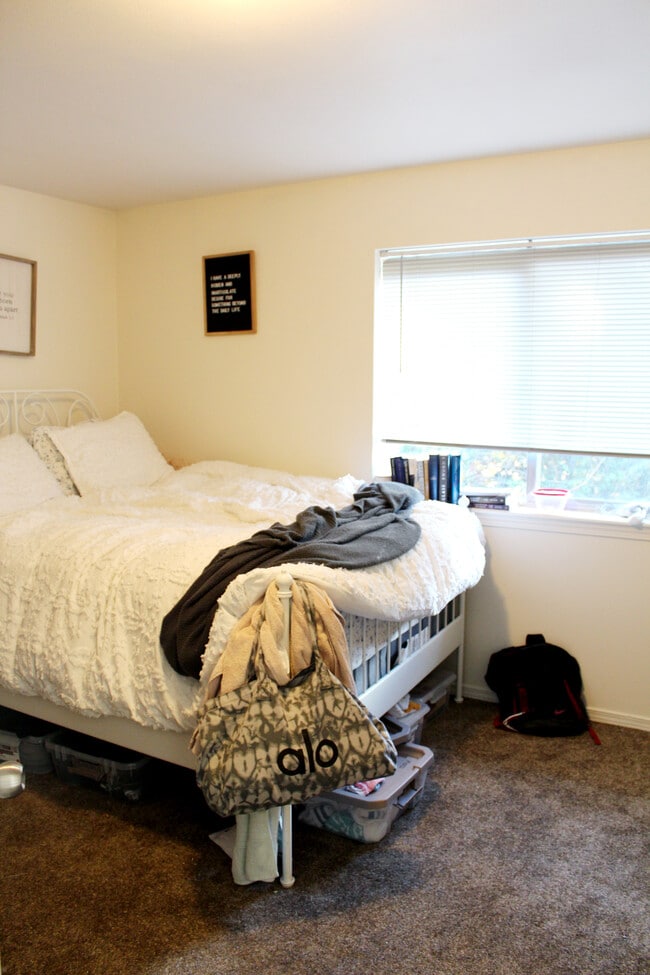 Photo - 1020 NE Alfred Ln