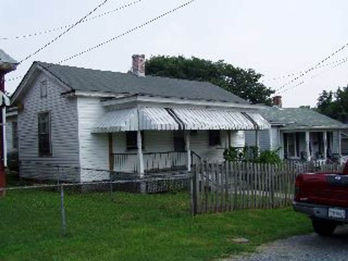 One Level House with Covered Front Porch - One Level House with Covered Front Porch