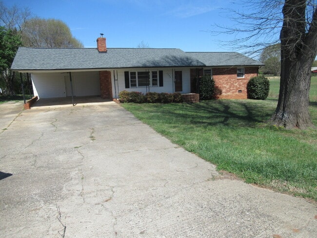 Photo - Charming 3-Bedroom Brick Home for Rent on the West Side of Lincolnton!